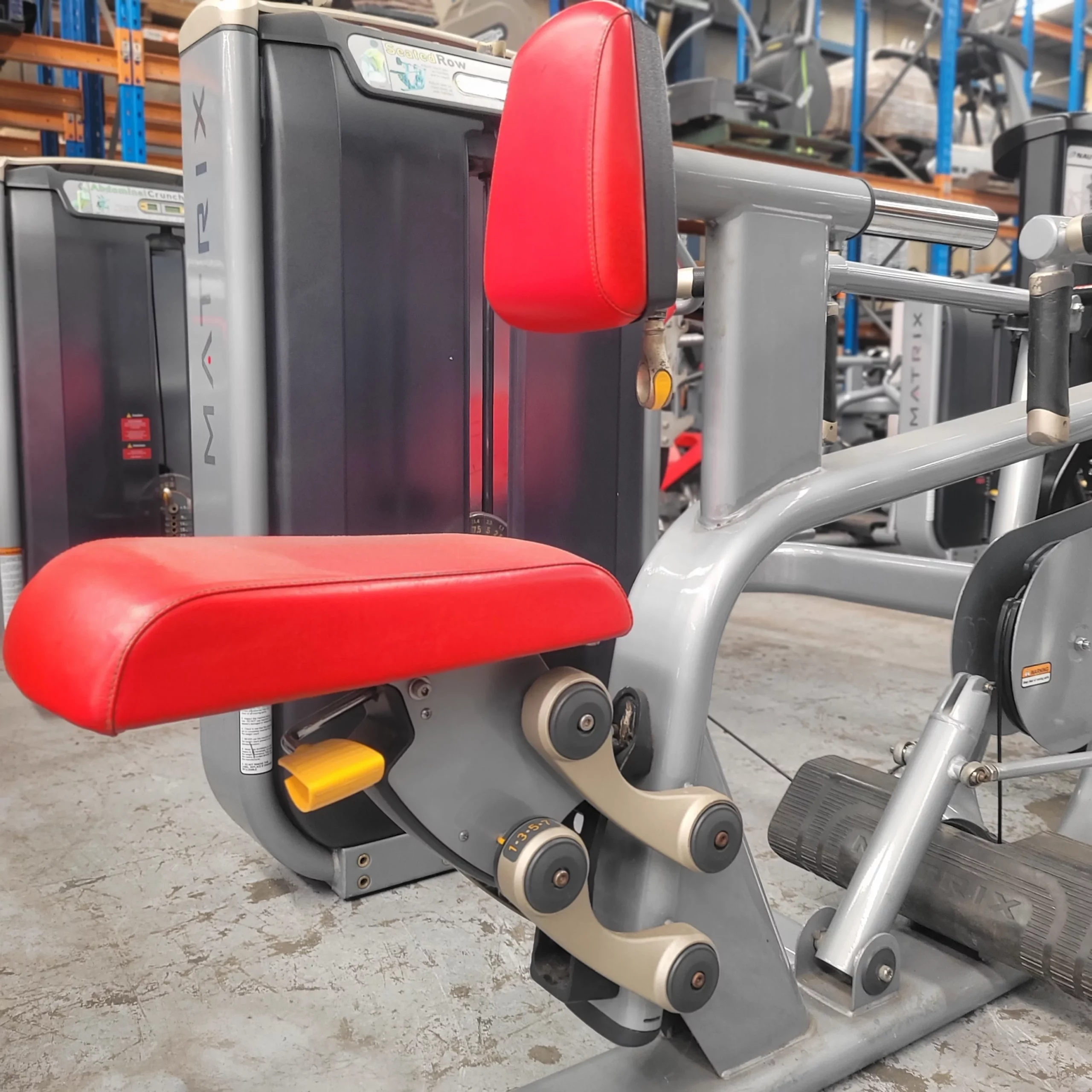 Matrix Ultra Diverging Seated Row - Image 3